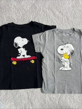 Uniqlo x KAWS Kids Snoopy Graphic Tee bundle - Black & Gray size 3-4 years